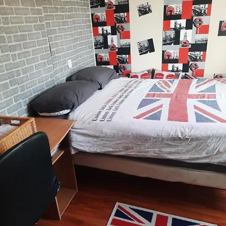 Au Bonheur Des Enfants Bed & Breakfast *